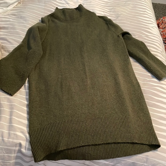 Hunter green sweater dress! 🌲 - Picture 2 of 5